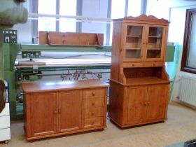 Linker Schrank neu und passend zum rechten "alten" Schrank dazugebaut